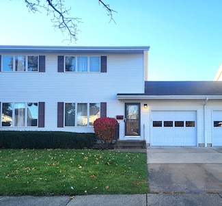 434 E Exchange St Unit 2, Sycamore, IL 60178