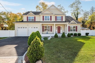 2 Undset Ct, Dix Hills, NY 11746