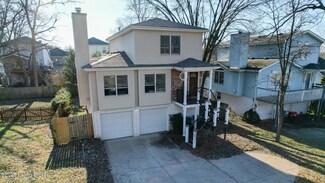 908 Blankenbaker Ln, Louisville, KY 40207