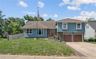 1953 E Jamestown Dr, Olathe, KS 66062