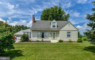 8205 Warm Spring Rd, Greencastle, PA 17225
