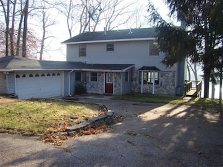 11221 Long Point Dr, Plainwell, MI 49080