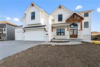 17900 N Peach Blossom Dr, Platte City, MO 64079