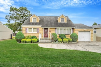 166 N Oak St, Massapequa, NY 11758