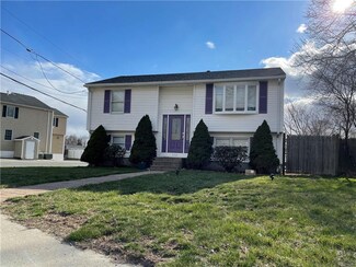 808 High St, Cumberland, RI 02864