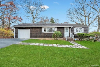 4 Washington Ave, Smithtown, NY 11787