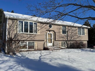 68 Laurel Cir, Bangor, ME 04401