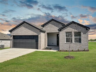 2005 Oliver St, Pea Ridge, AR 72751