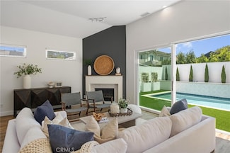 7938 Kenyon Ave, Los Angeles, CA 90045