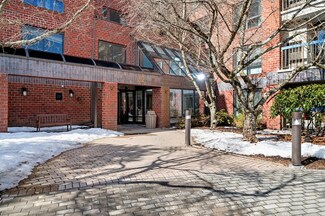 22 Railroad St Unit 202, Andover, MA 01810