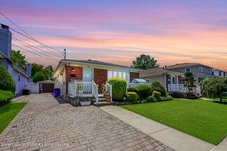 212 Park St, Staten Island, NY 10306