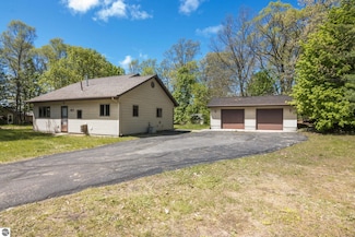 817 Hannah Ave, Traverse City, MI 49686