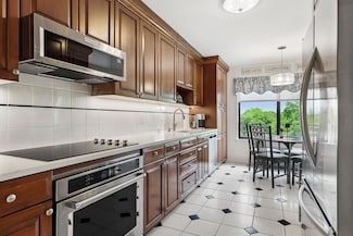 400 High Point Dr Unit 403, Hartsdale, NY 10530