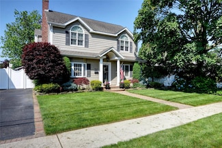 2644 Colonial Ave, Merrick, NY 11566