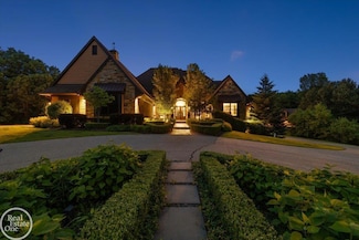 2940 W Buell Rd, Oakland, MI 48363