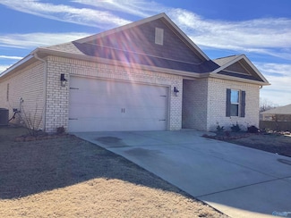 140 Branton Ct, New Market, AL 35761