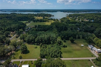 2210 Old Ferry Rd, Redart, VA 23076