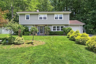 3324 Sycamore Ln, Yorktown Heights, NY 10598