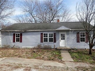 323 S 3rd St, Rockport, IN 47635