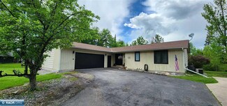 312 Shorewood Dr, International Falls, MN 56649