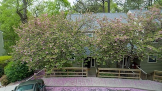 304 Cedarwood Ln, Carrboro, NC 27510