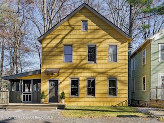 15 John St, Rosendale, NY 12472