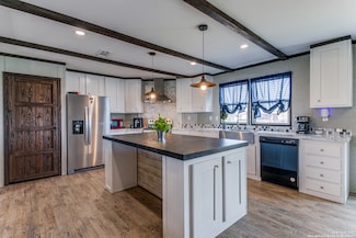 52 Granjeno Dr, Pleasanton, TX 78064