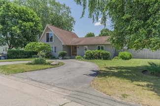 76 Midvale Ave, Cranston, RI 02920