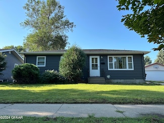 1907 21st Ave S, Grand Forks, ND 58201