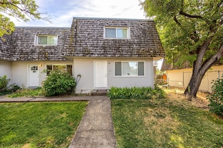 316 W 3rd St, Phoenix, OR 97535