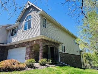587 Crane Creek Ln, Saint Paul, MN 55121