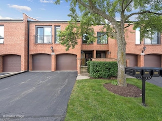2S578 Patrick Henry Square Unit 578, Oak Brook, IL 60523