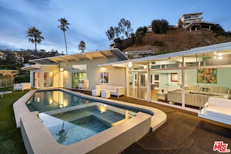 8411 Hollywood Blvd, Los Angeles, CA 90069