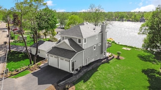 934 Robertson Rd, South Elgin, IL 60177
