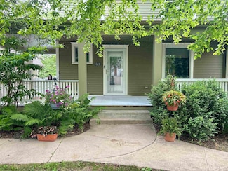 621 North St, Decorah, IA 52101