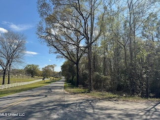 108 Sandy Hill Dr, Lucedale, MS 39452