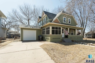 221 W 23rd St, Sioux Falls, SD 57105