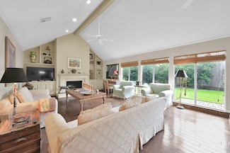 2117 Nantucket Dr, Houston, TX 77057