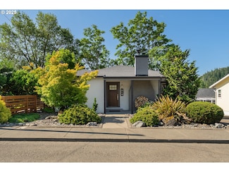 512 NE Division St, Myrtle Creek, OR 97457