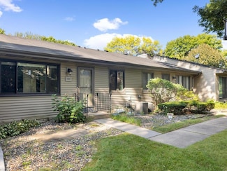 4407 Arden View Ct, New Brighton, MN 55112