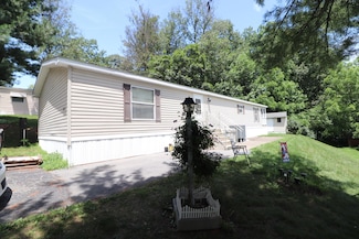 6313 Nisbet Ct, Slatington, PA 18080