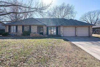1909 N Siefkin Ln, Wichita, KS 67208