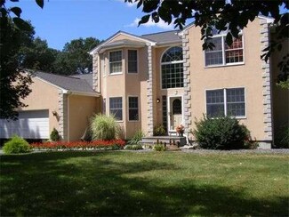 7 Jordan Ln, East Freetown, MA 02717
