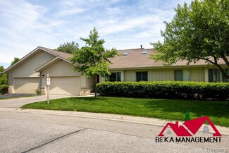 1895 Hunters Ln, Lake Orion, MI 48360
