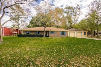 102 Sue Ln, Highlands, TX 77562