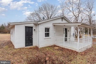 9003 Smiths Bend Rd, Fredericksburg, VA 22407