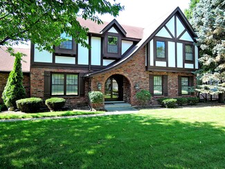 818 Brighton Dr, Wheaton, IL 60189