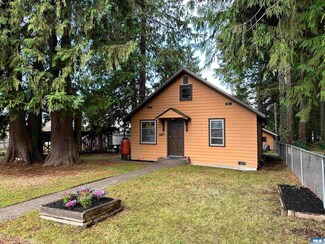 607 E 4th St, Port Angeles, WA 98362