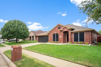 427 Kingfisher Ln, Arlington, TX 76002