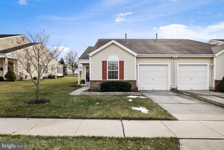 8 Clifford Dr, Mount Laurel, NJ 08054